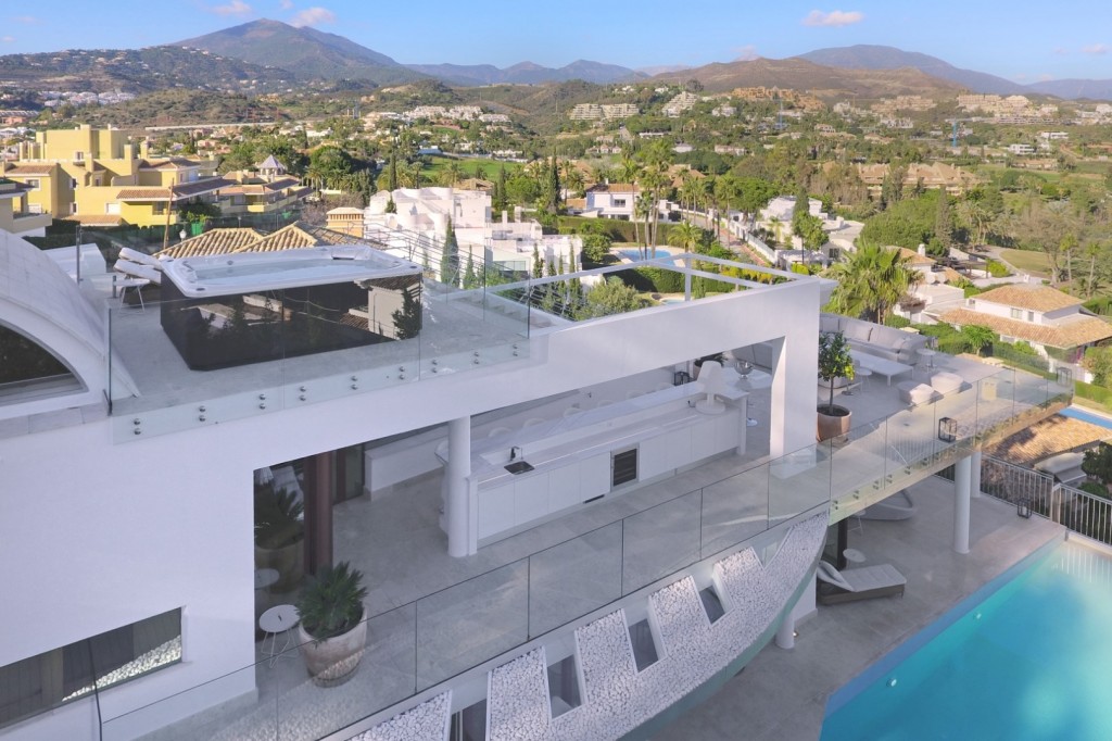 Villa for sale in Marbella - Puerto Banús 1