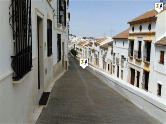Adosada en venta en Towns of the province of Seville 4