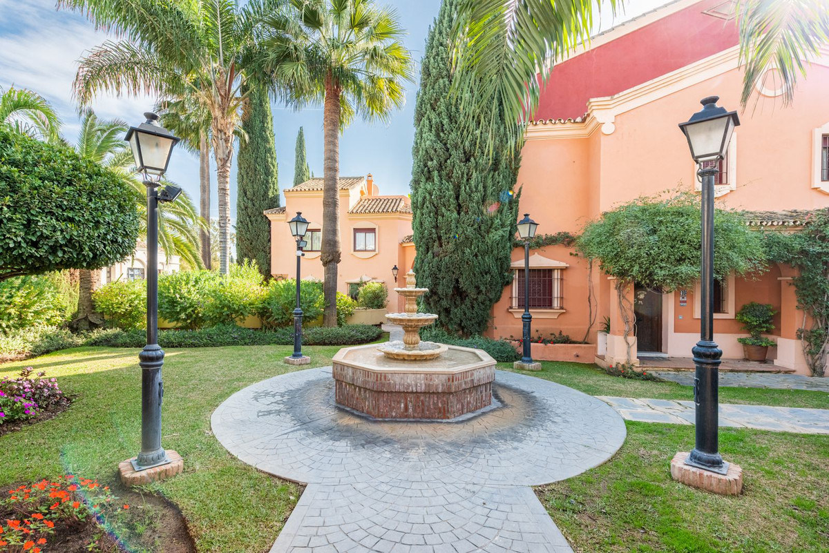 Townhouse for sale in Marbella - Golden Mile and Nagüeles 32