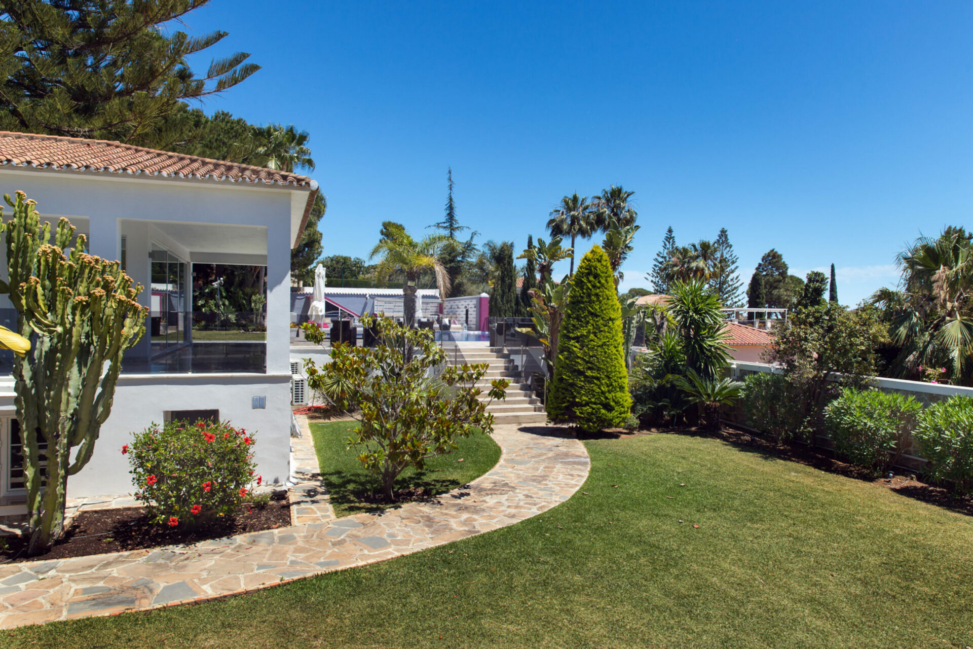 Villa for sale in Marbella - East 21
