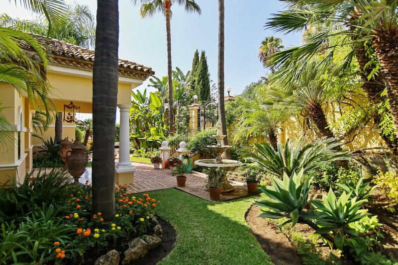 Villa te koop in Estepona 4