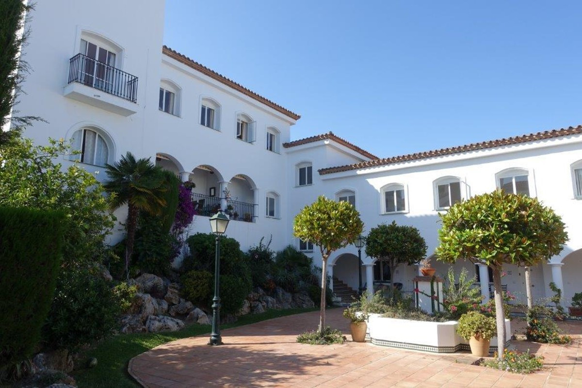 Townhouse for sale in Estepona 13