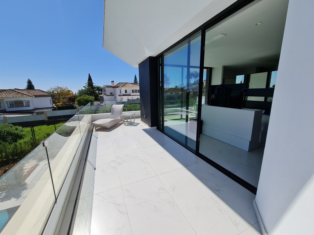 Villa te koop in Estepona 8