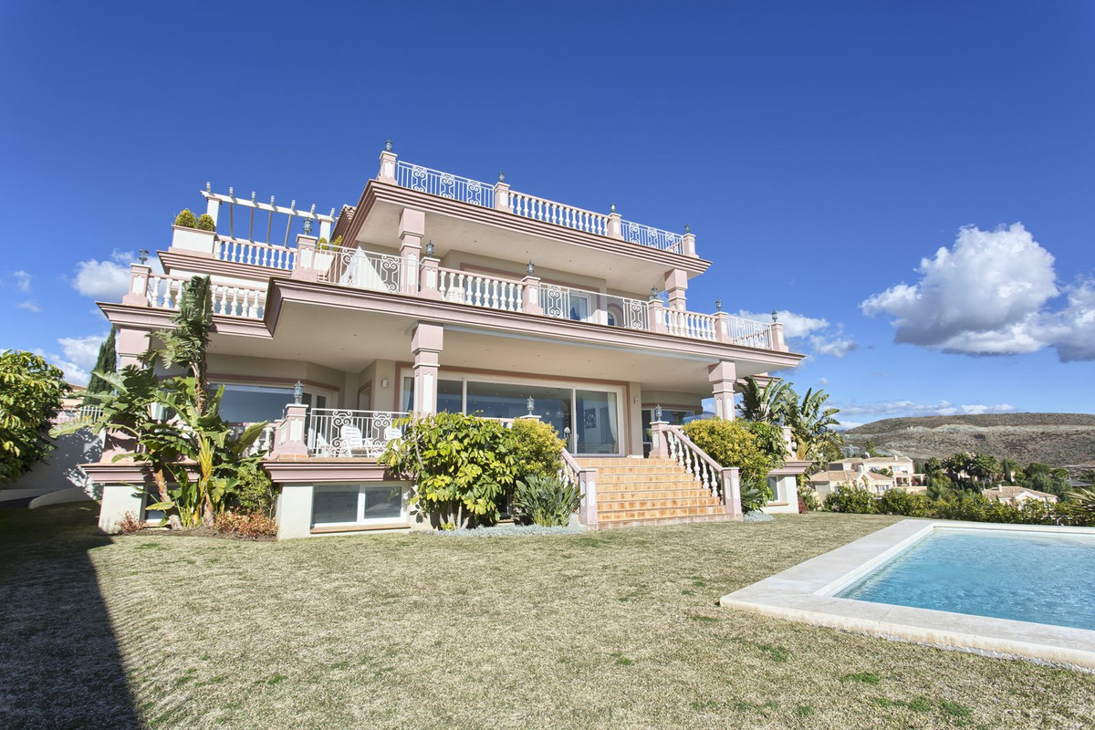 Villa for sale in Benahavís 36