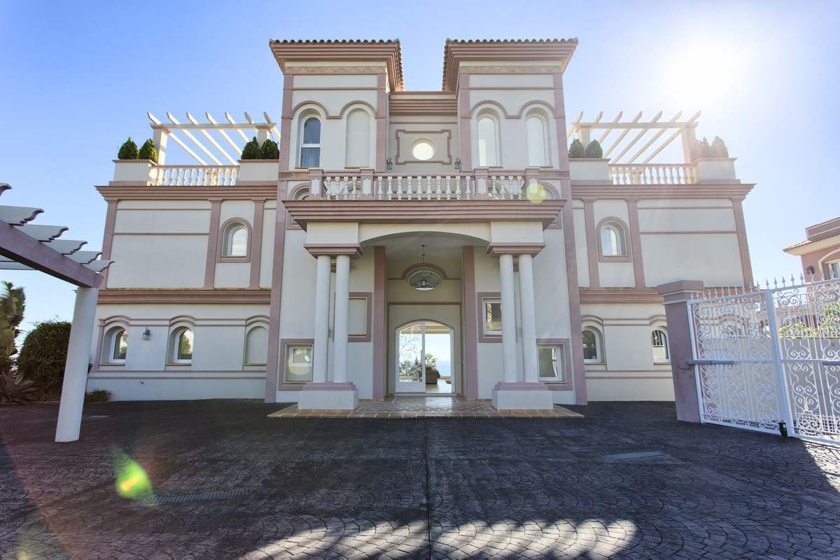 Villa for sale in Benahavís 48