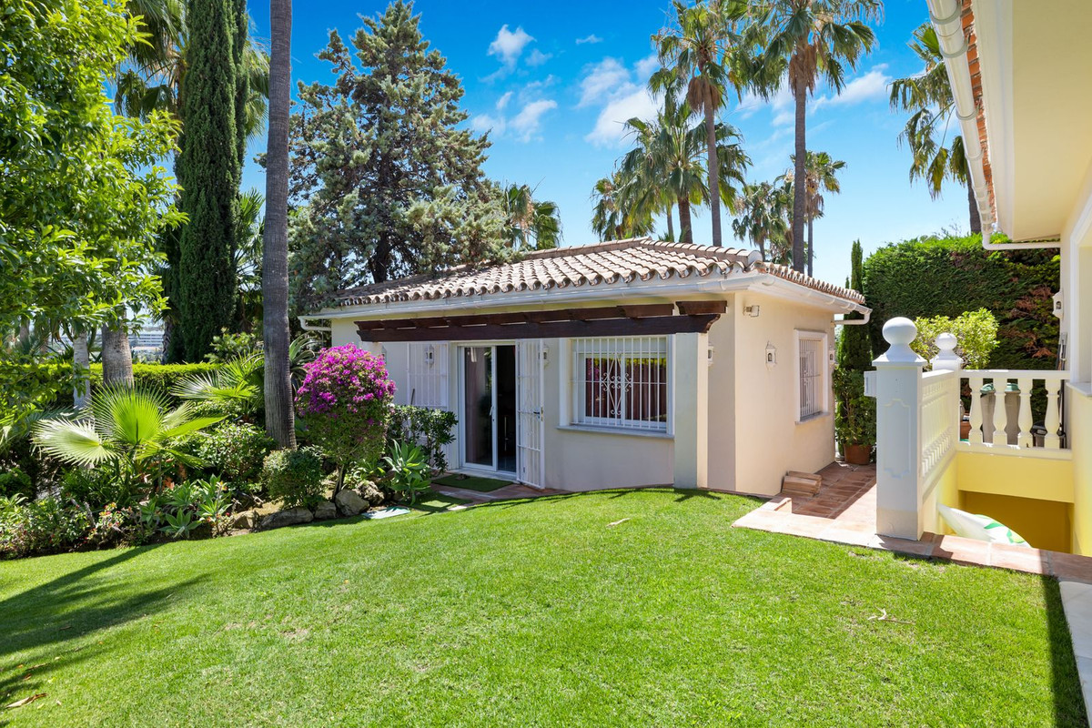 Villa for sale in Marbella - Nueva Andalucía 59