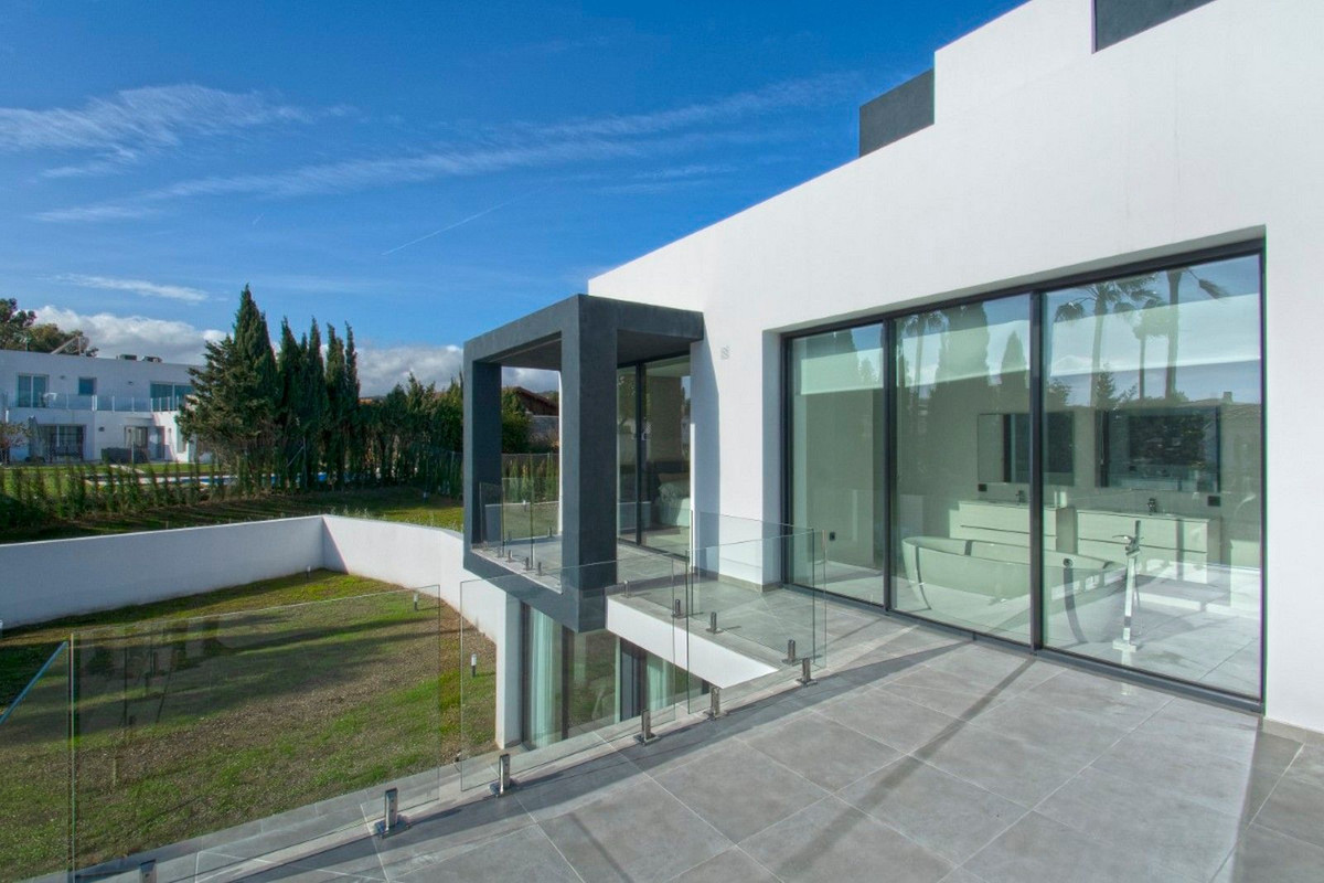 Villa for sale in Estepona 26