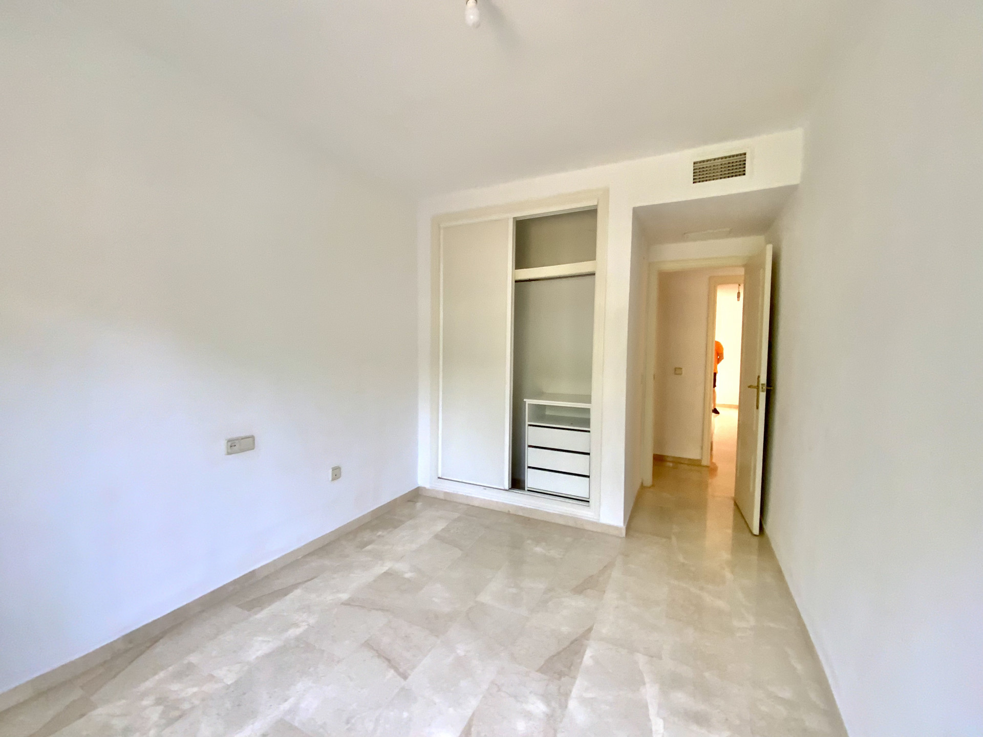 Apartment for sale in Estepona 12