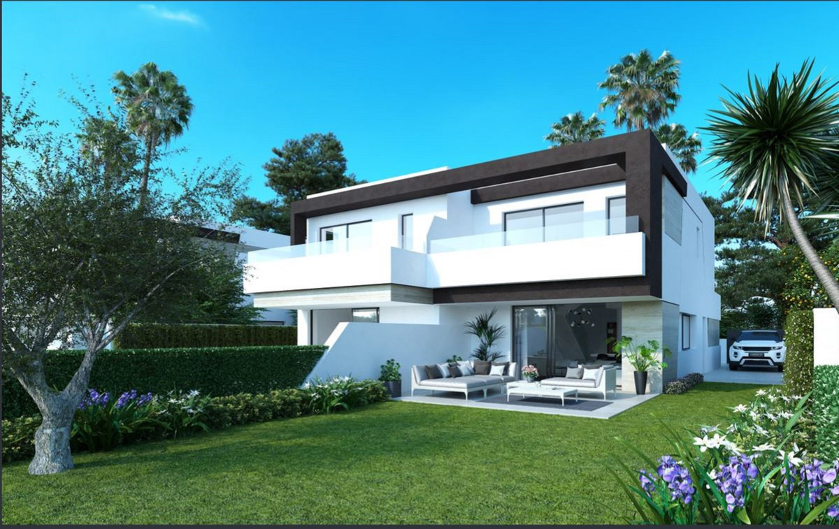 Townhouse for sale in Estepona 3