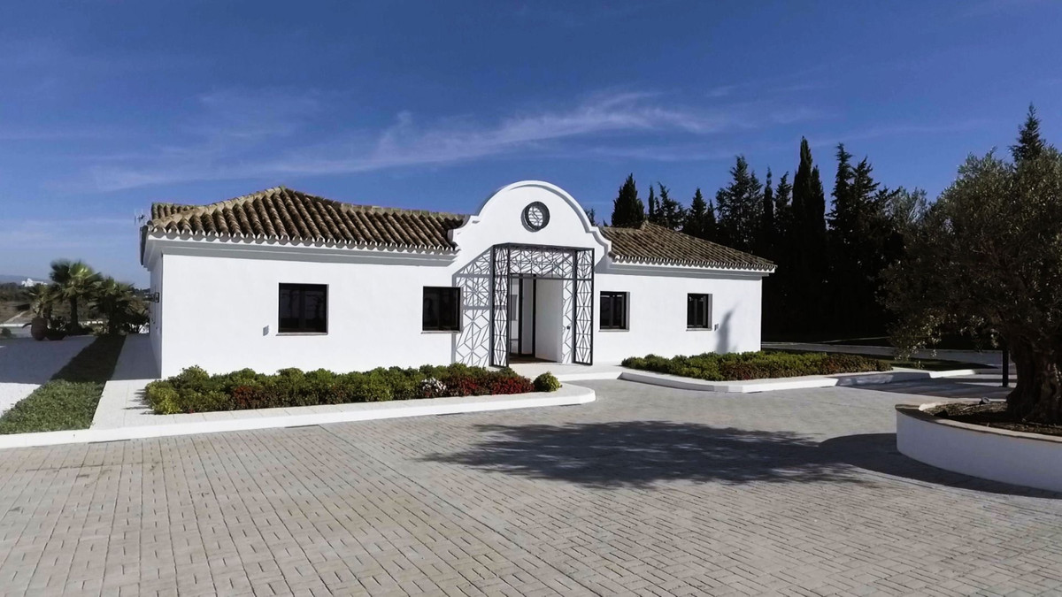 Villa à vendre à Estepona 3