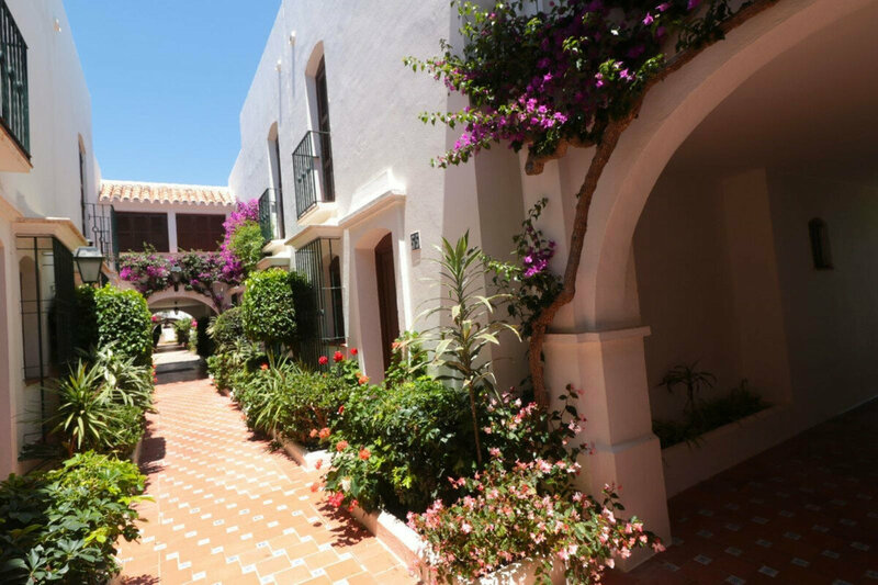 Townhouse te koop in Estepona 17