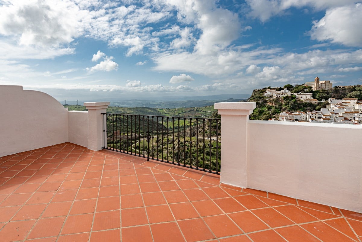 Townhouse for sale in Casares 2