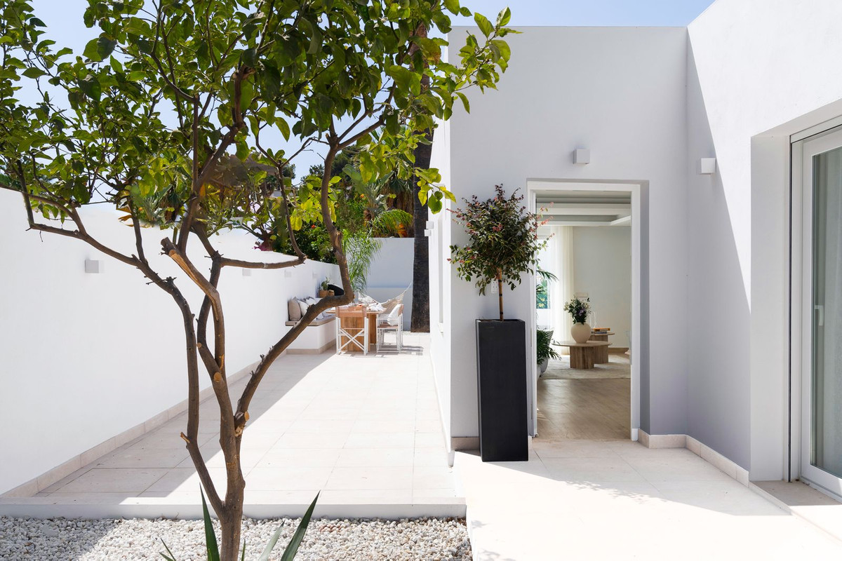 Villa for sale in Marbella - Nueva Andalucía 2