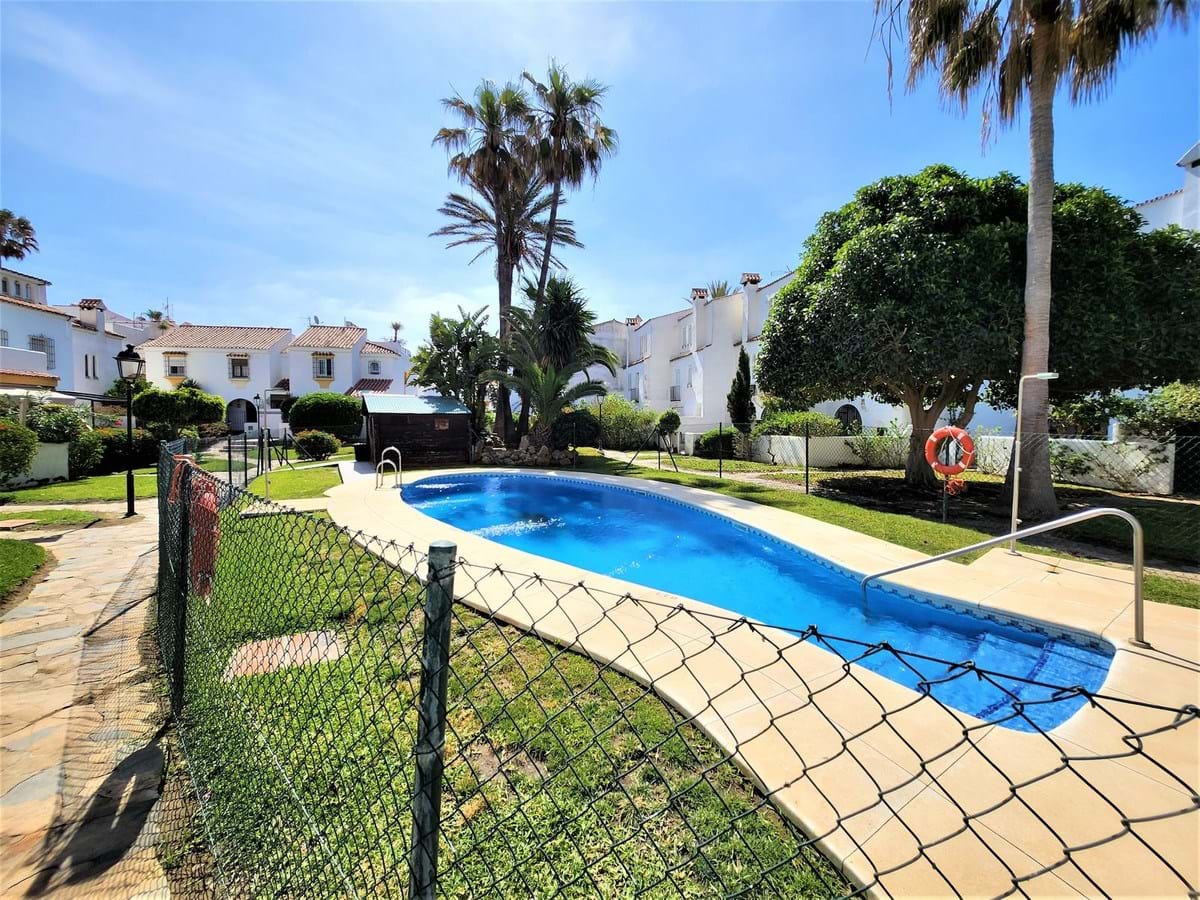 Townhouse for sale in Casares 2