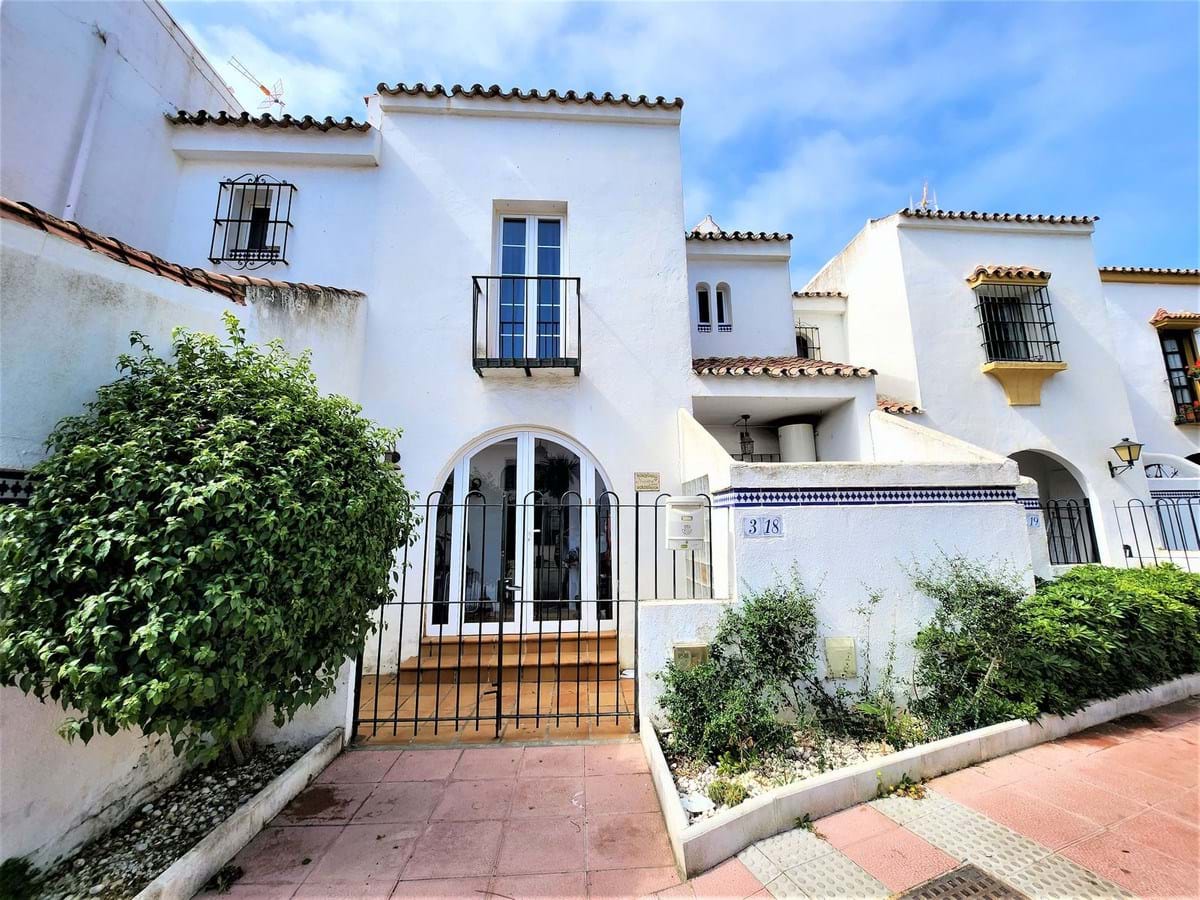 Townhouse for sale in Casares 4