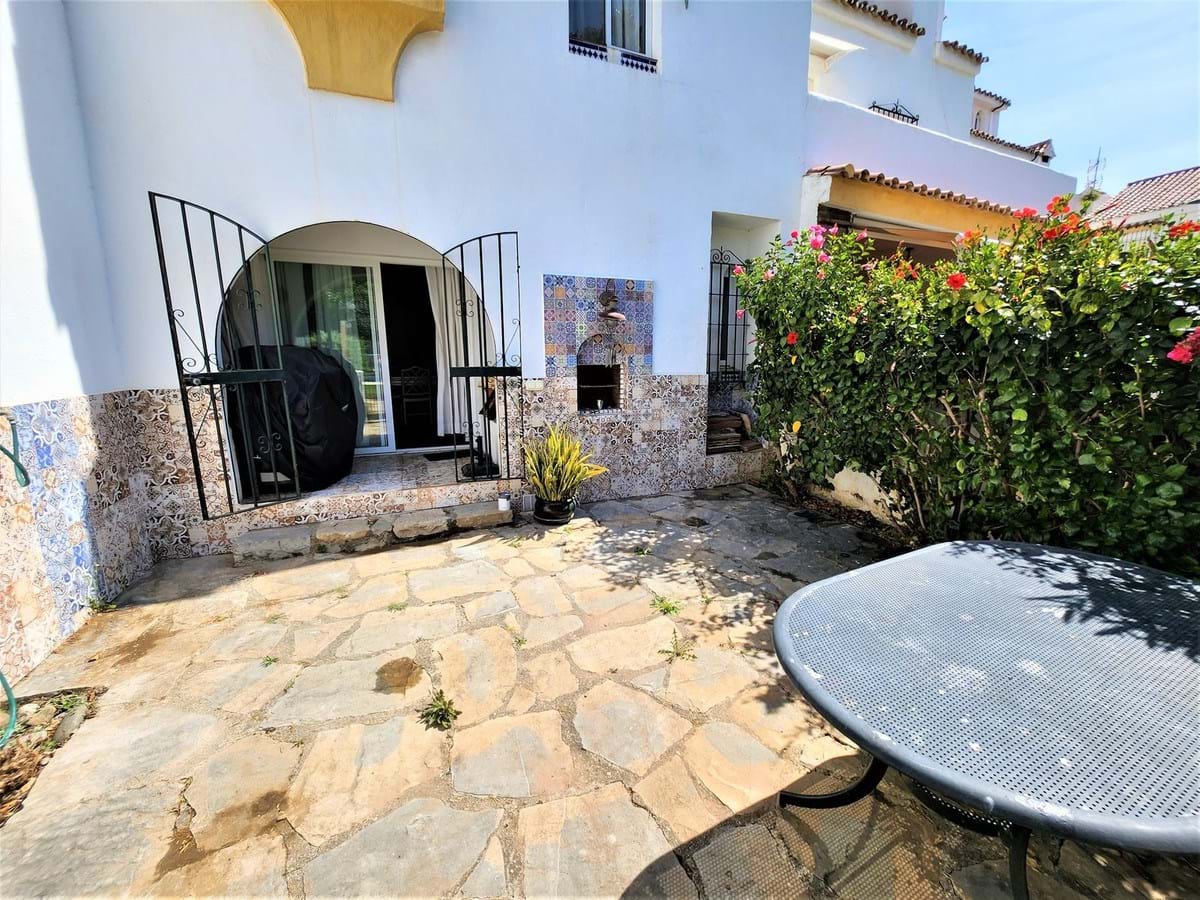 Townhouse for sale in Casares 5