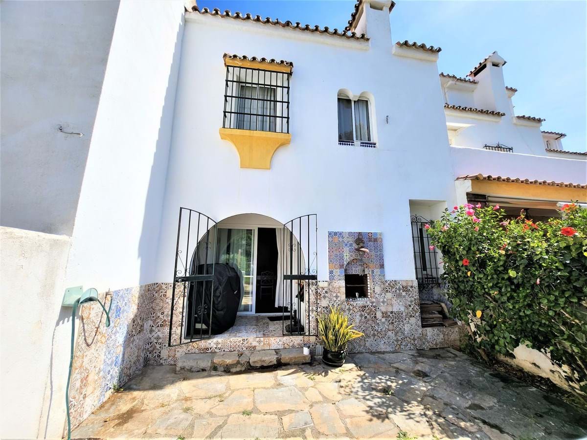 Townhouse for sale in Casares 6