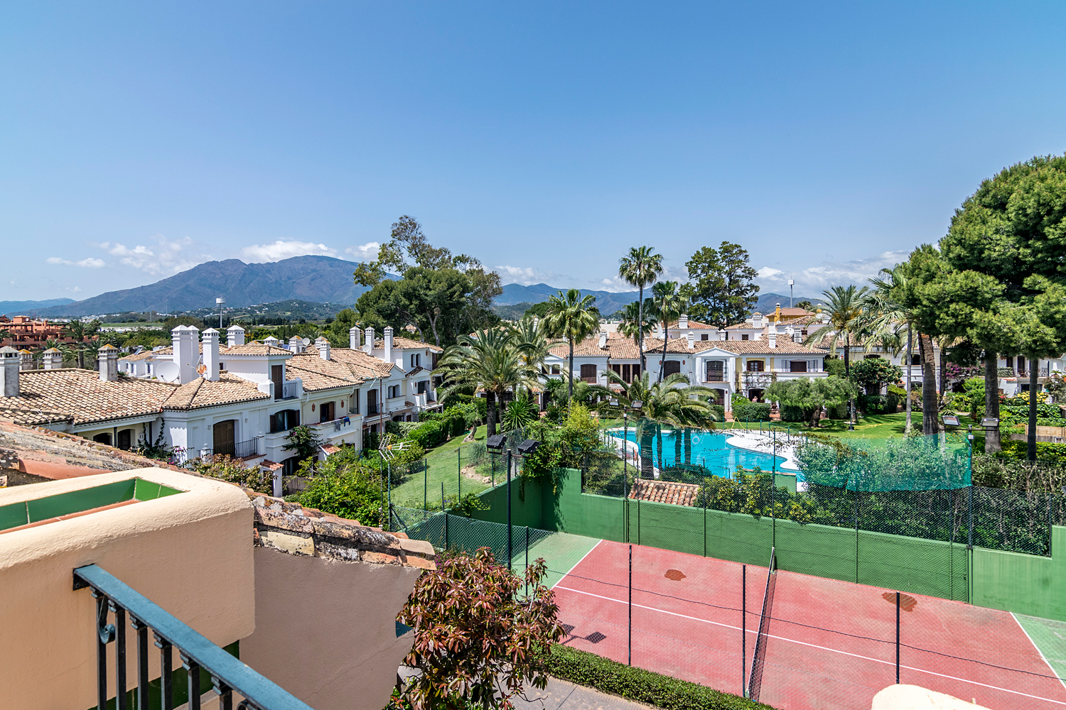 Townhouse for sale in Estepona 40
