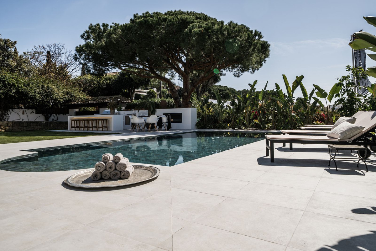 Villa for sale in Marbella - East 32