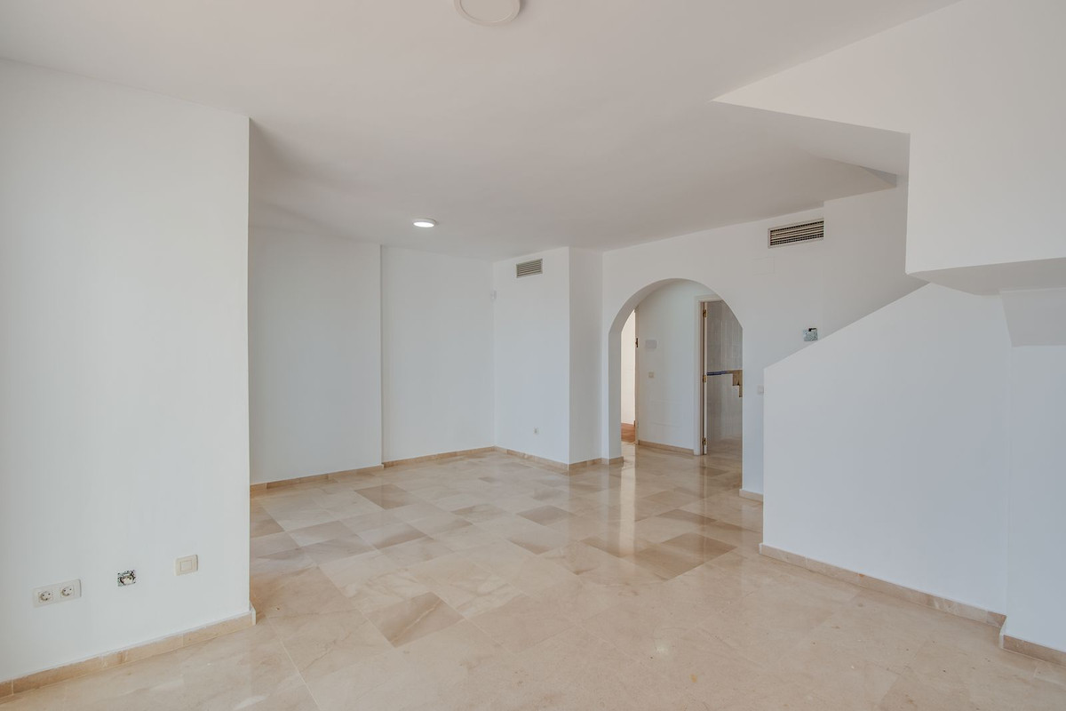 Penthouse for sale in Casares 6