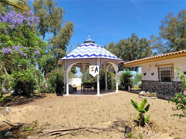 Villa for sale in Towns of the province of Seville 4