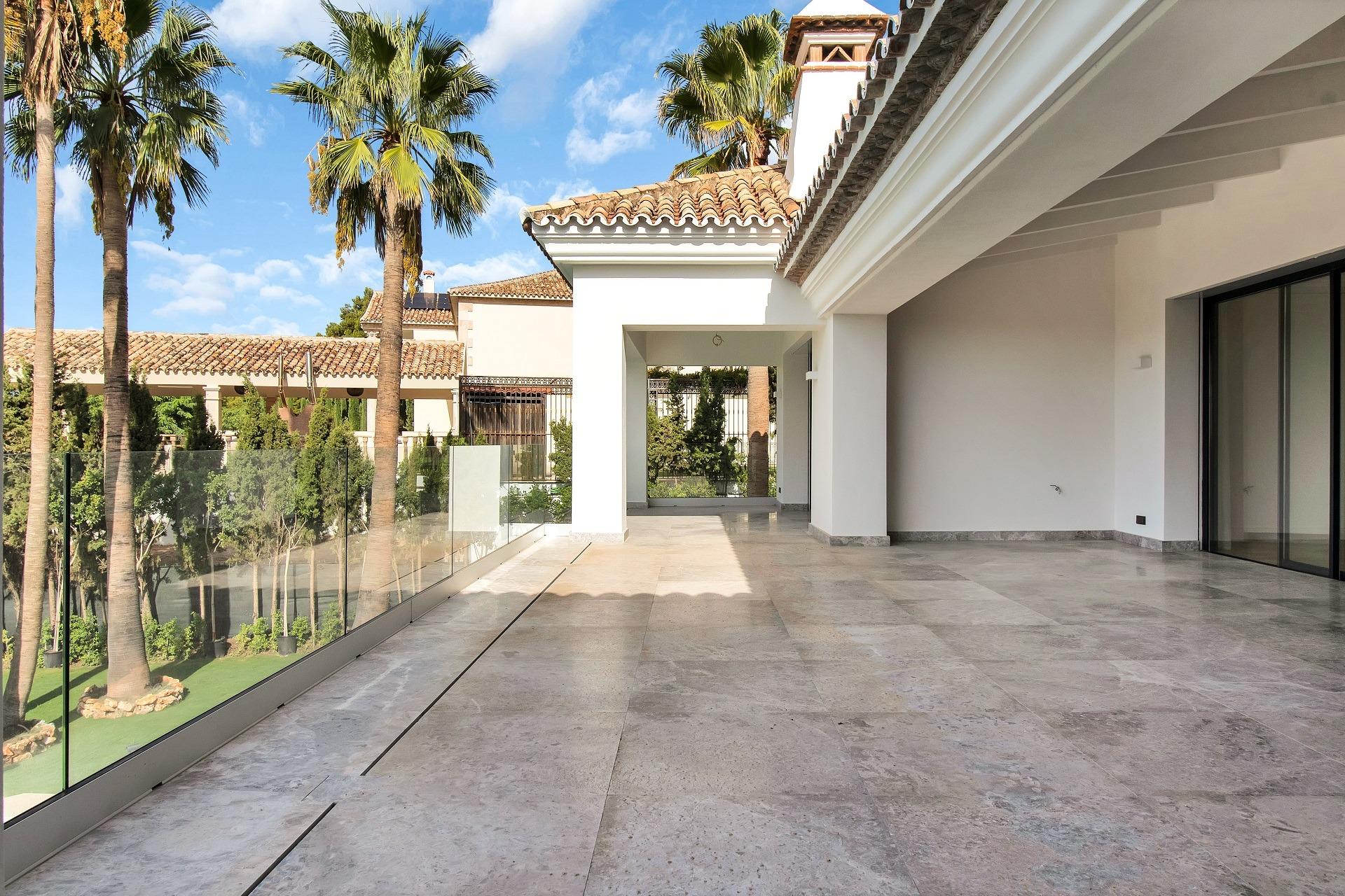 Villa te koop in Estepona 9