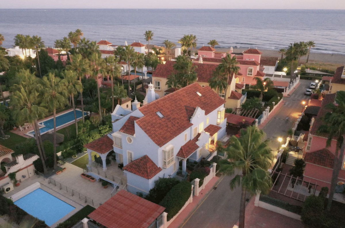 Townhouse for sale in Marbella - Nueva Andalucía 1