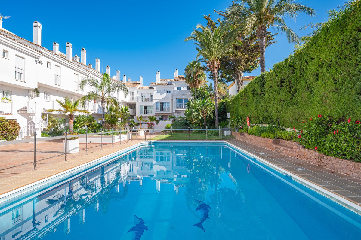 Townhouse for sale in Marbella - Nueva Andalucía 2