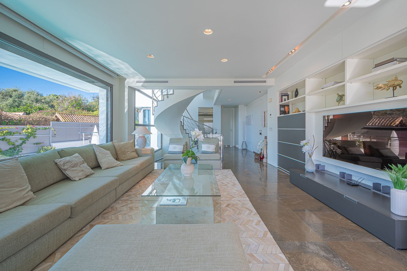 Villa for sale in Marbella - Golden Mile and Nagüeles 2