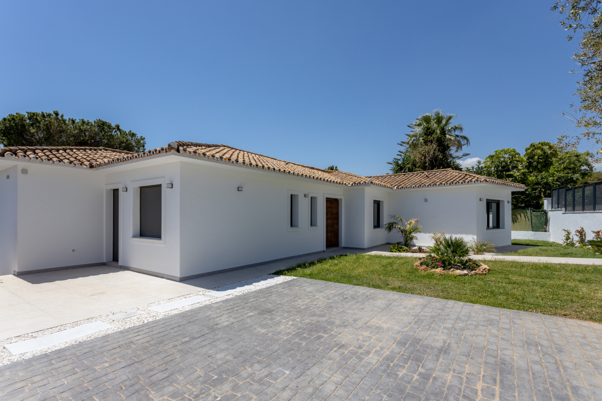 Villa for sale in Marbella - East 18
