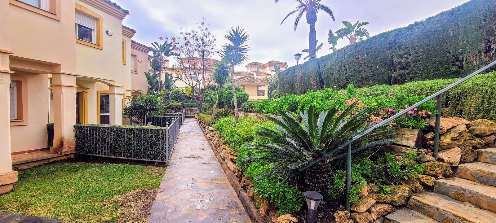 Townhouse for sale in Marbella - East 19