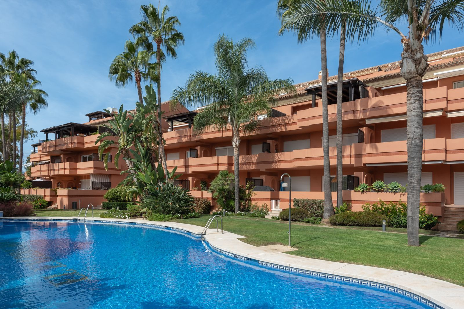 Apartamento en venta en Marbella - Nueva Andalucía 6
