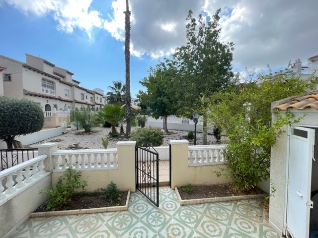 Townhouse for sale in Alicante 2