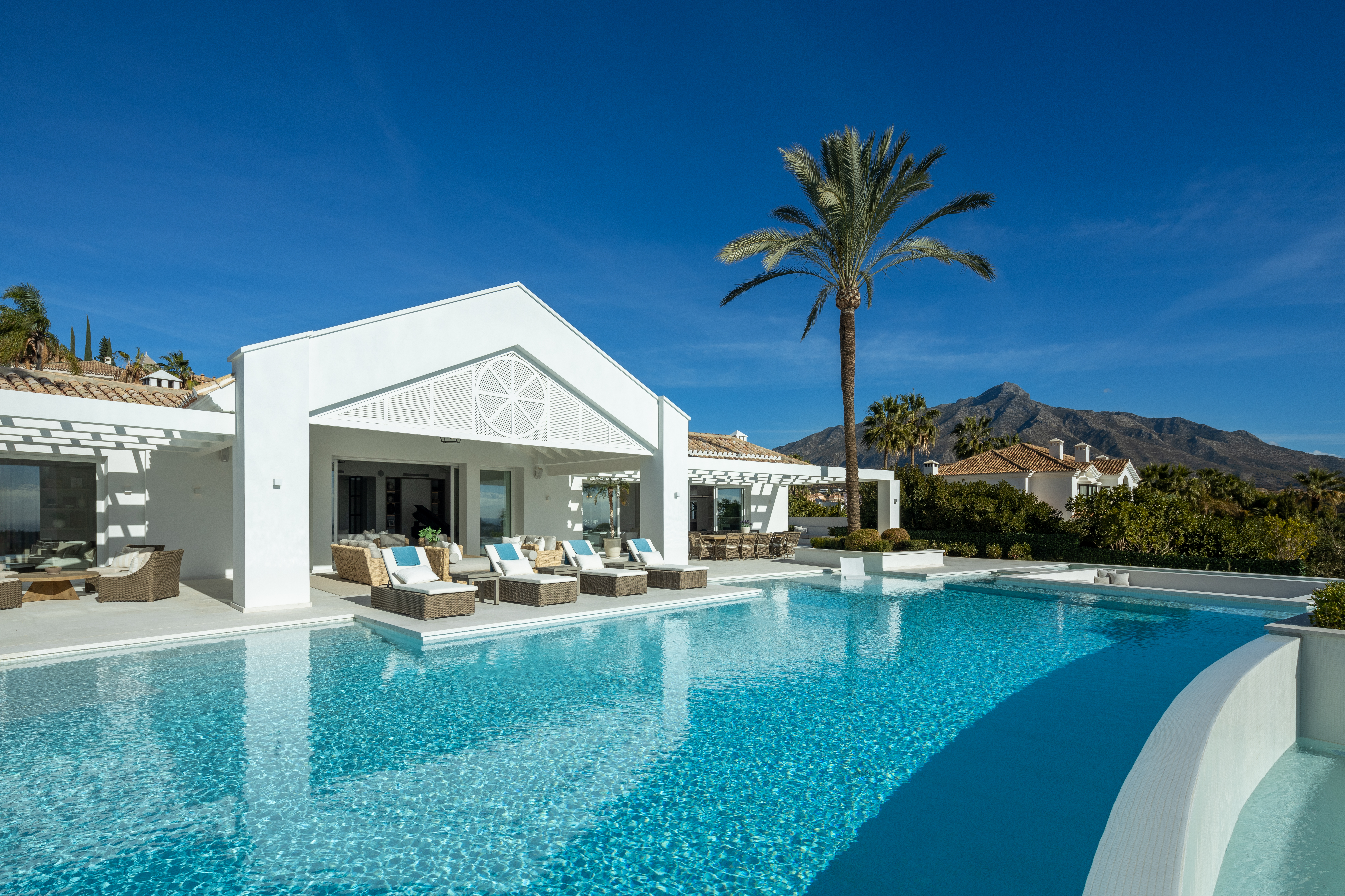 Villa for sale in Marbella - Nueva Andalucía 1