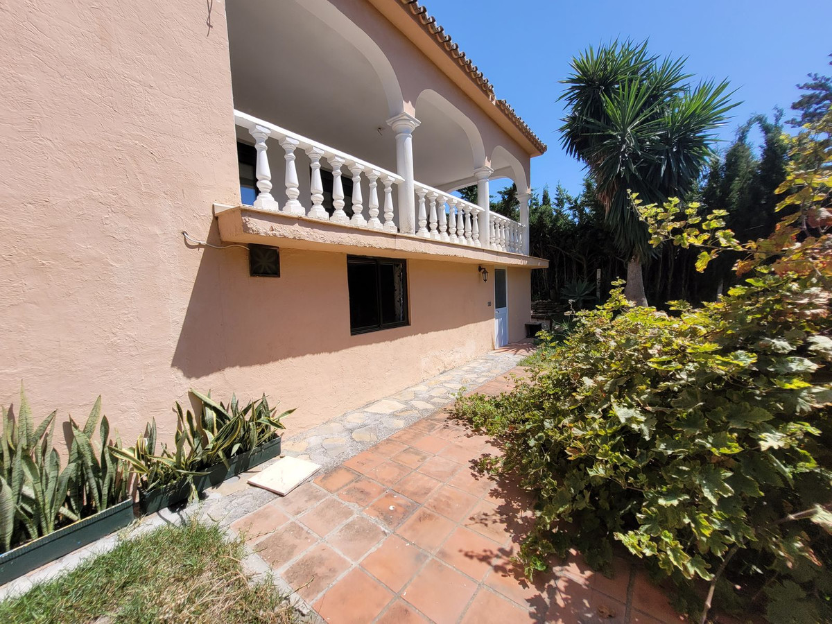Villa for sale in Marbella - East 25