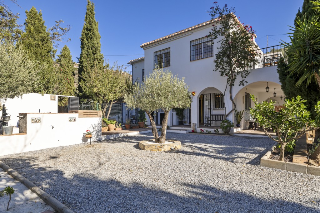 Villa for sale in Frigiliana 2