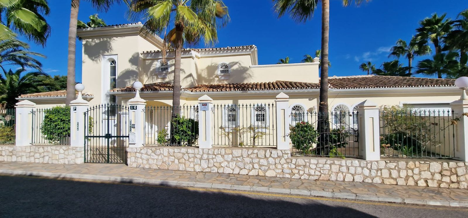 Villa till salu i Marbella - East 21