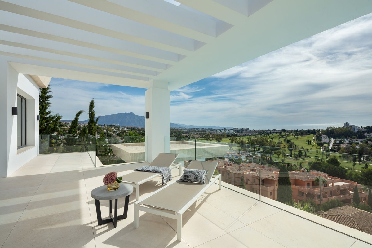 Villa te koop in Estepona 4
