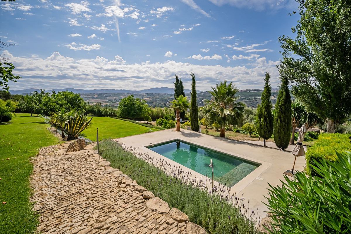 Countryhome for sale in Ronda 14
