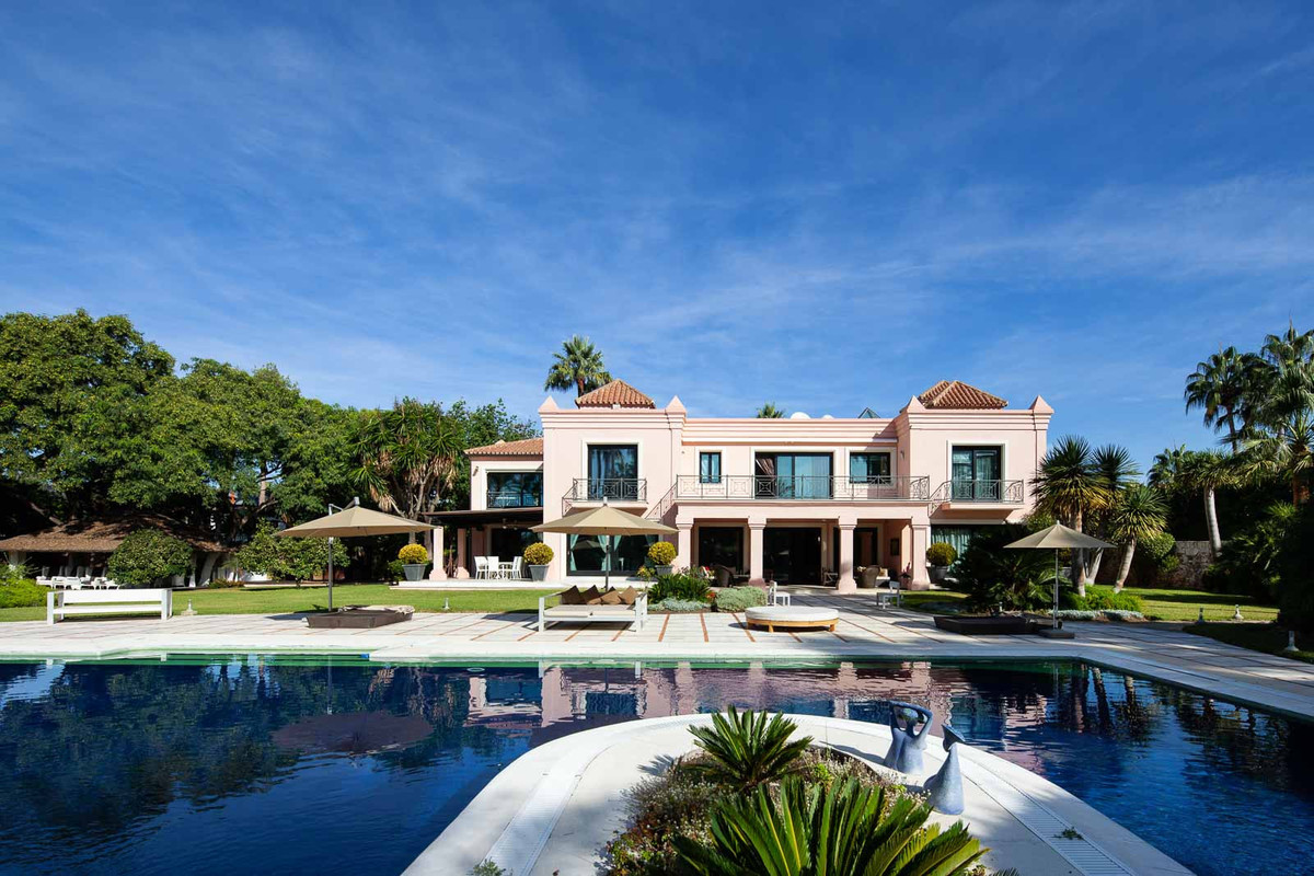 Villa te koop in Estepona 26