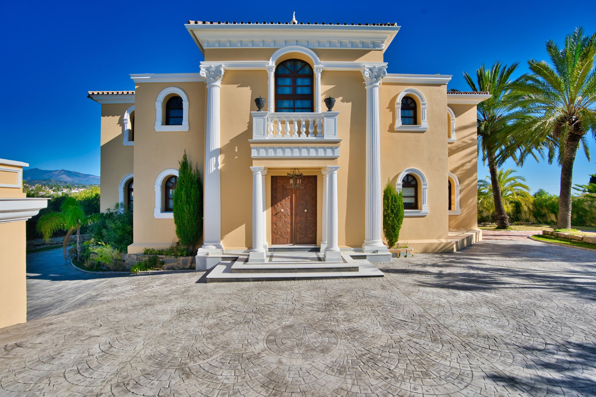 Villa for sale in Estepona 27