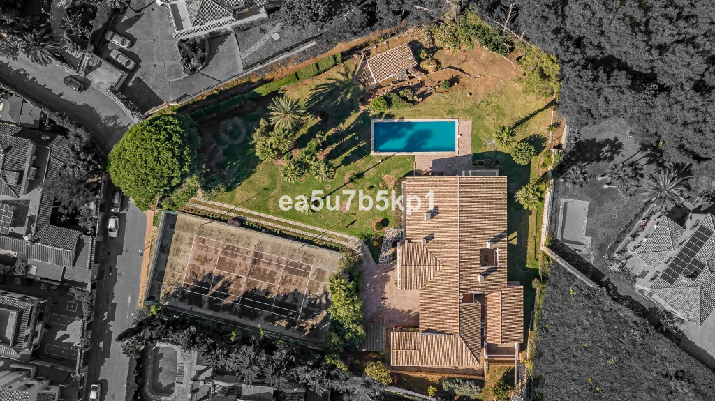 Villa for sale in Marbella - Golden Mile and Nagüeles 13