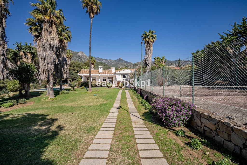 Villa for sale in Marbella - Golden Mile and Nagüeles 16