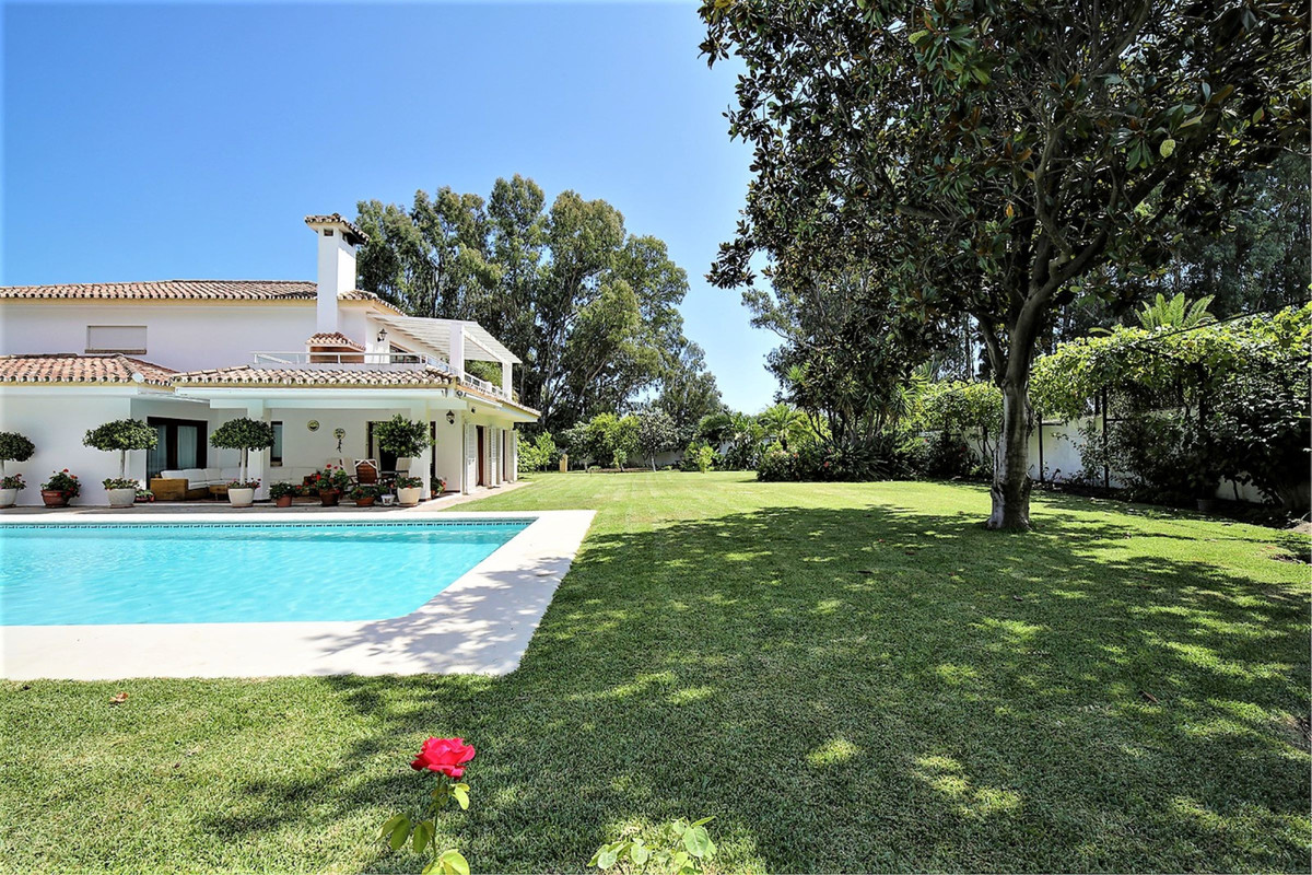 Villa te koop in Estepona 5