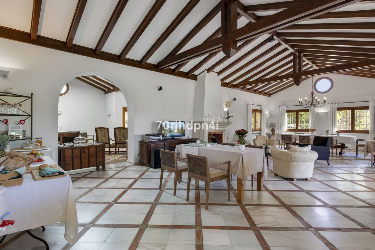 Villa for sale in Estepona 21