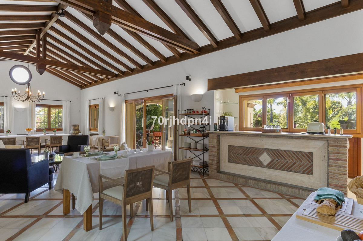Villa for sale in Estepona 23