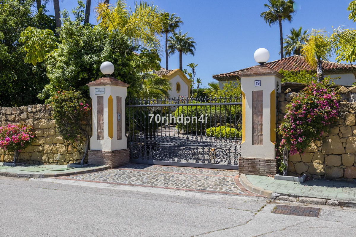 Villa for sale in Estepona 47