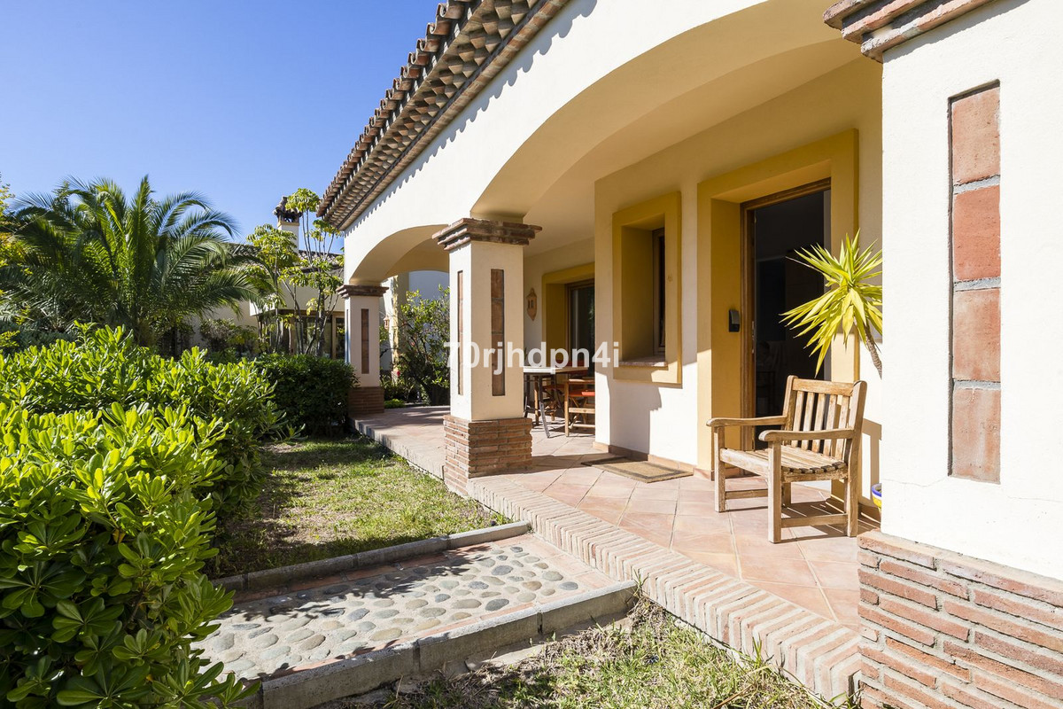 Villa for sale in Estepona 48