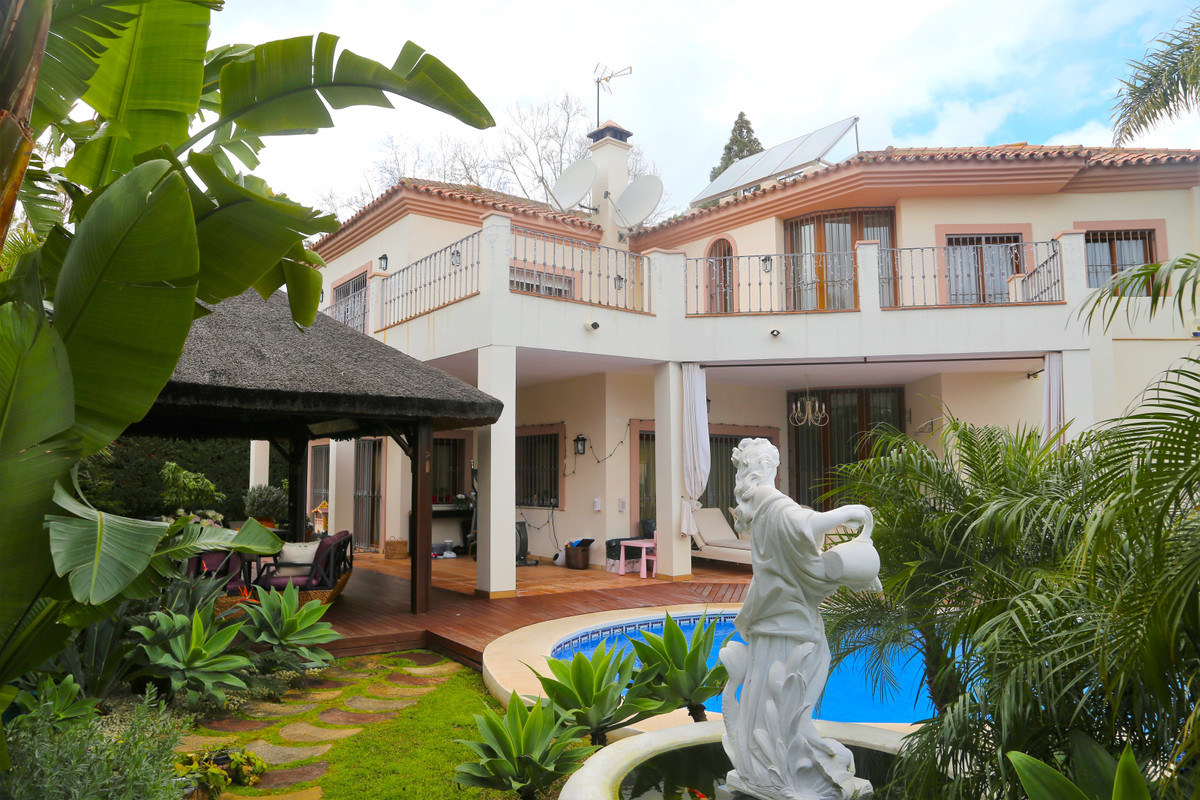 Villa te koop in Estepona 16