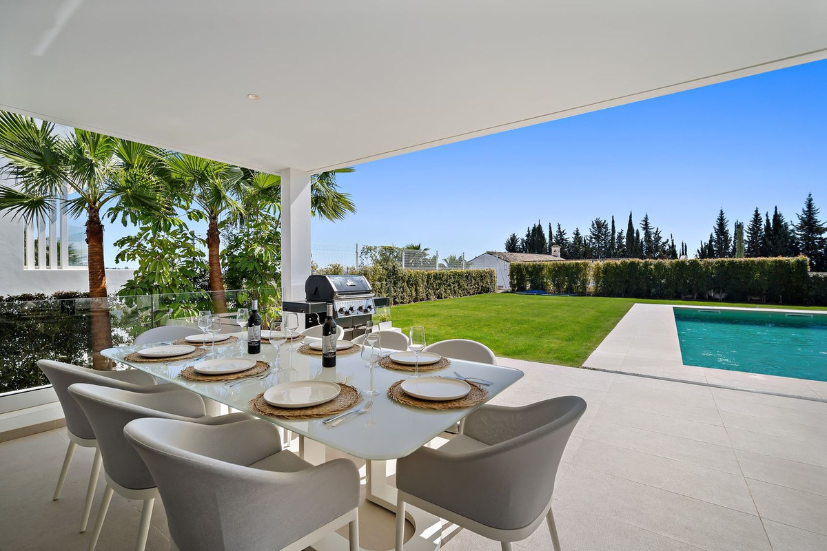 Villa for sale in Estepona 43